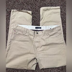 Men’s Tommy Hilfiger khaki pants 38x32